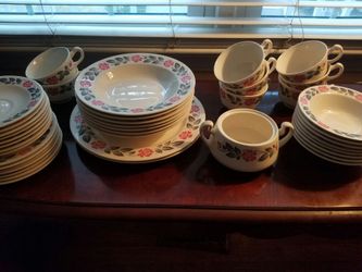 Homer Laughlin Dish Set