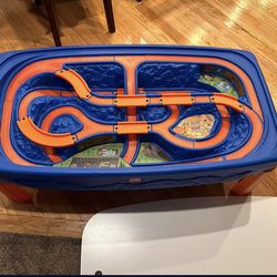 Step 2 Hot Wheels Car & Track 47”x26”x16" Play Table