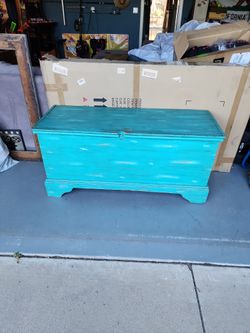 Antique Amish Hope Chest With Dovetail Corners