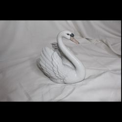 LLADRO swan Figurine 