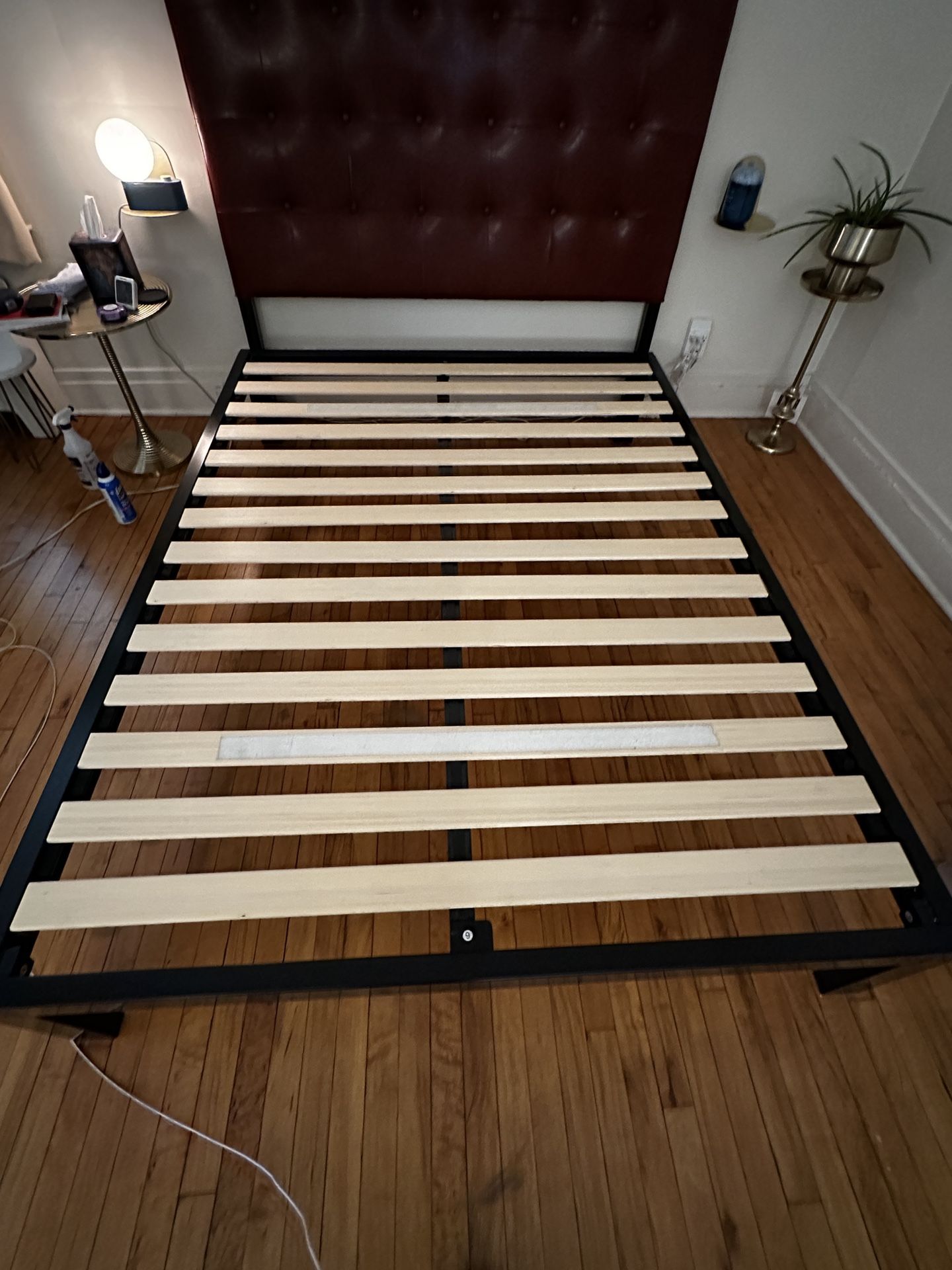 ZINUS Lorrick Metal Platform Bed Frame – Queen Size Bolt Free – Black –