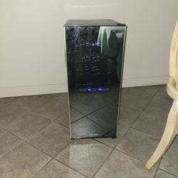 Wine Enthusiast 24-bottle 2-temp Touchscreen Fridge