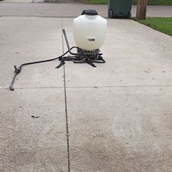 Garden backpack sprayer