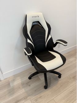 Like-new Emerge Vortex Ergonomic Gaming Chair