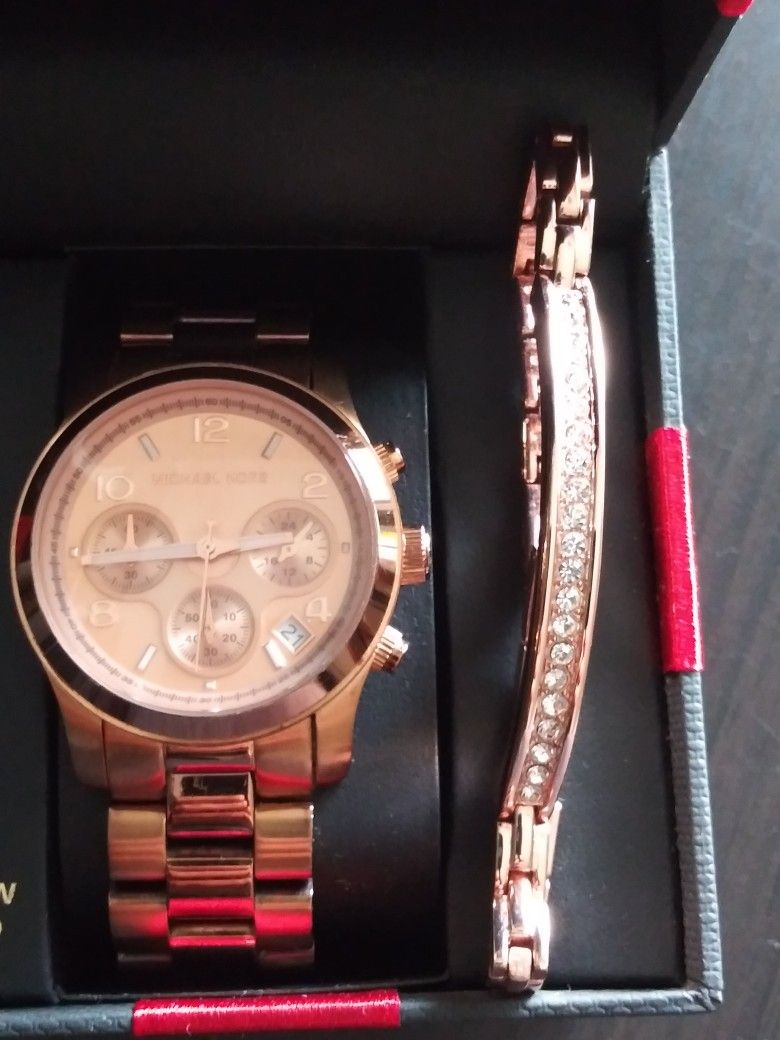 A BEAUTIFUL MICHAEL KORS WATCH AND BRACELET BOTH FOR $95