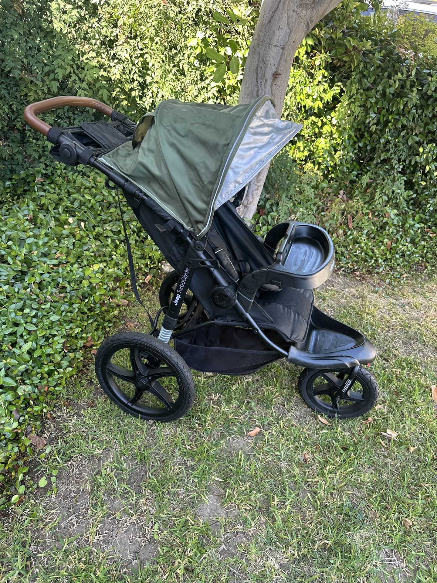 Stroller - Jeep Delta jogging stroller