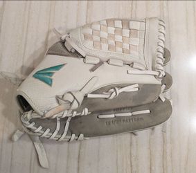 Easton 12.5" Softball Glove
