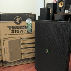 Mackie Powered Speakers 