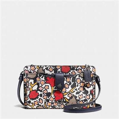 Coach Messenger Bag in Mixed Yankee Floral