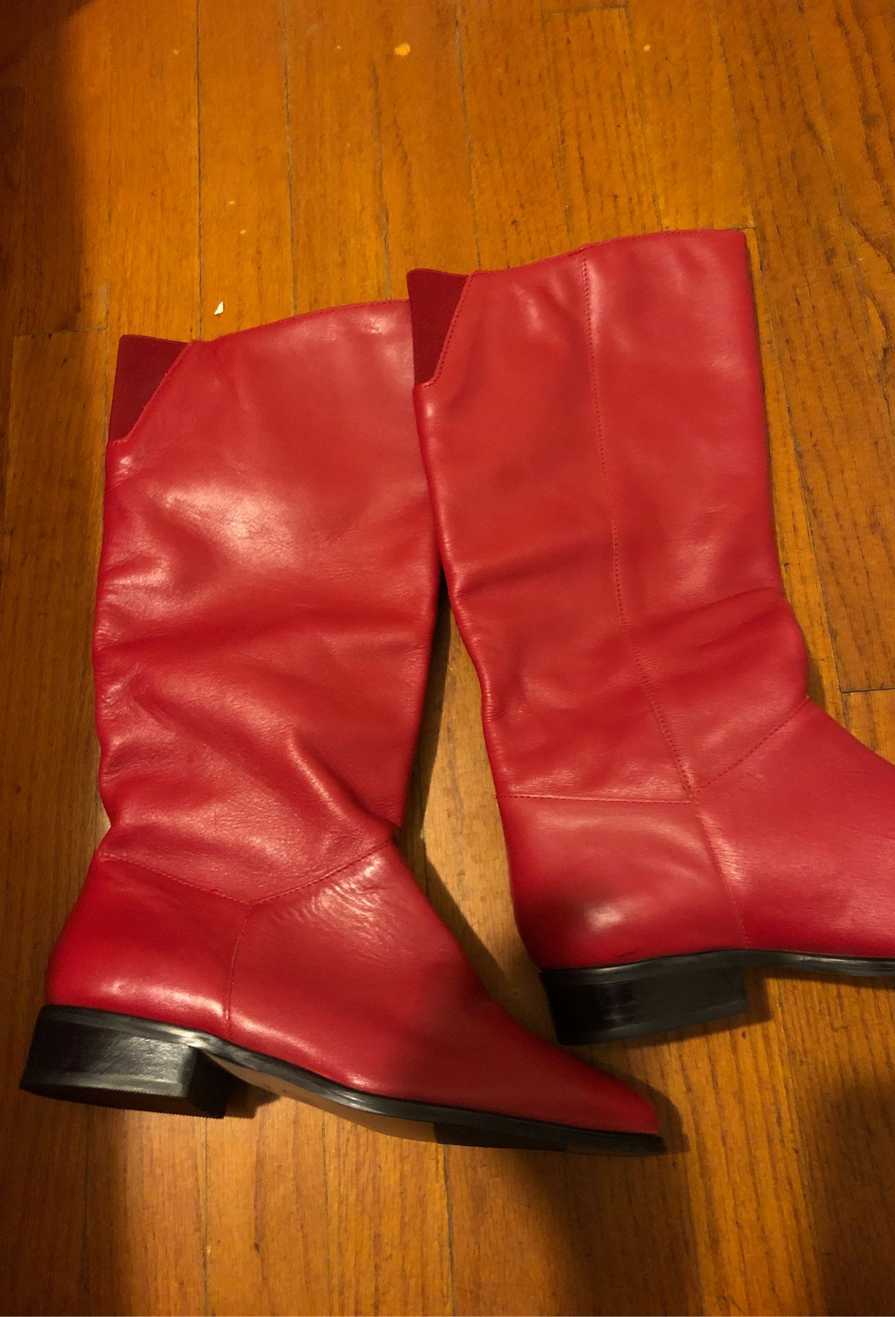 Club hunt red boots