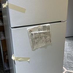 💥💥BlowOut Sale💥 16.6 cu. ft. Top Freezer Refrigerator in White