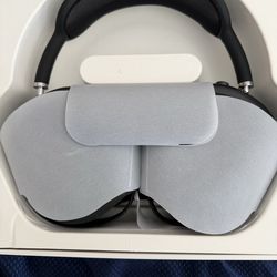 Apple AirPods Max (Midnight) – With Original Box