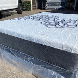 Queen Bamboo Hybrid Cool Gel Memory Foam Mattress!!