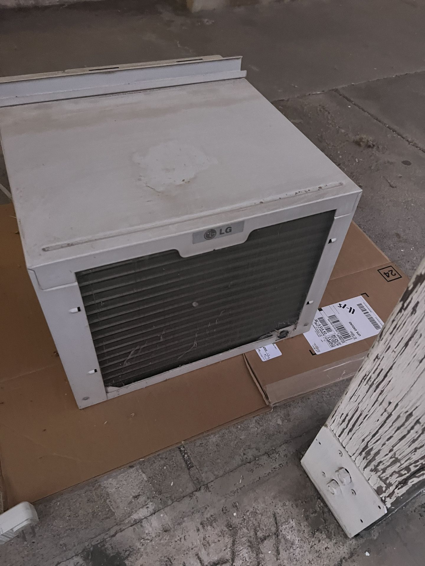 LG Air Conditioner With Heater 7000 Btu
