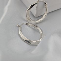 925 Sterling Silver Lovely Facet Cut Silver Hoop Earrings.