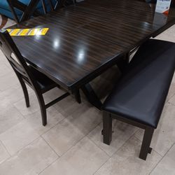 *Fall Sale Event*---Kelly Dining Table Sets W/4 Chairs And Bench---Delivery And Easy Financing Available 👍 