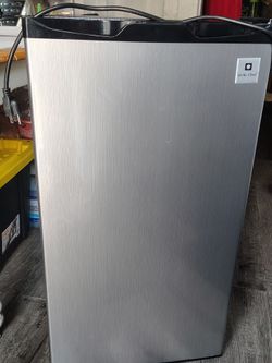 Mini refrigerator