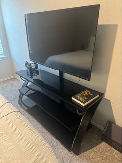TV Stand + TV Phillips 55”