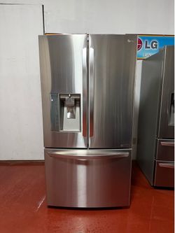 LG 3-door refrigerator in very good condition with water and ice dispenser working perfectly. Dimensions: 35 3/4 (W) x 30 7/8 (D) x 69 (H). Home deliv