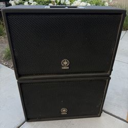 Yamaha CM12V 700W 12 inch Passive Floor Monitor