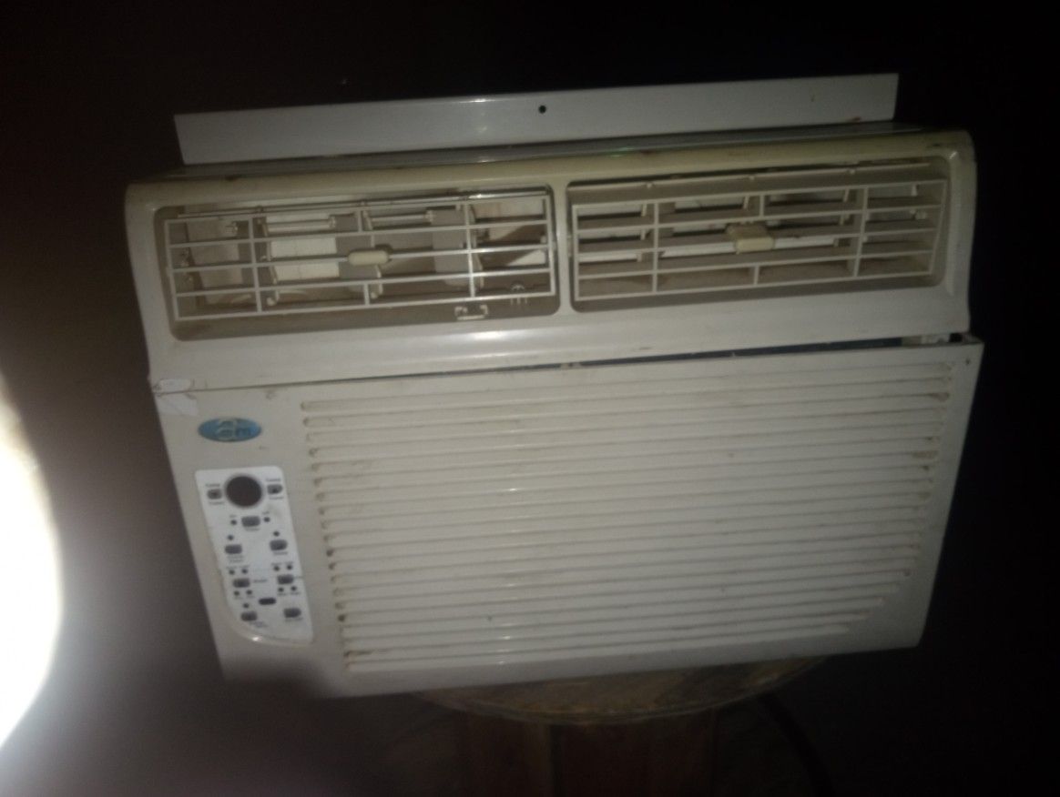 12,000 Btu Window Ac Works Like New