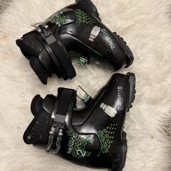 Ski boot 21.5 mondo ( Dalbello Kids Green Menace 2.0 GripWalk Junior Ski Boots 2023/2024 model)