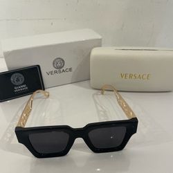 Black And Gold Frame Sunglasses 