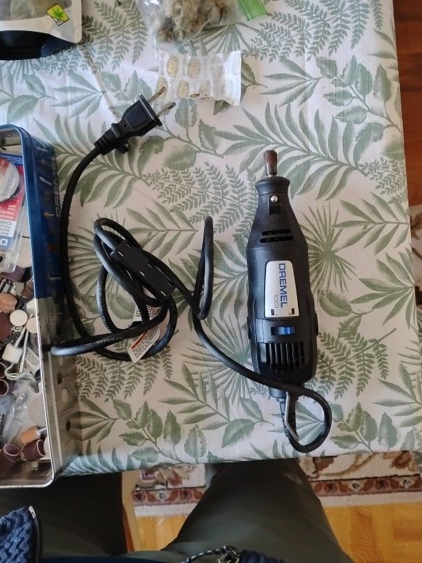 Dremel 100 Tool For Sanding And Cutting