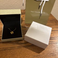 Gold Vancleef necklace