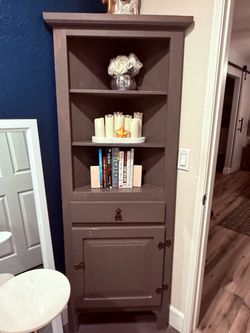 Corner Hutch