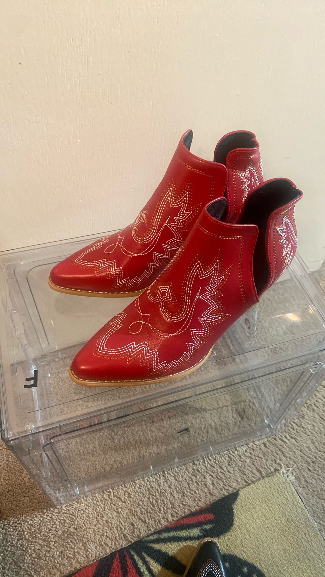Boots Women’s Sz 39  Red With Design