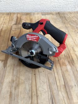 Milwaukee M12 FUEL 12V Lithium-Ion Brushless 5-3/8 in. Cordless Circular Saw (Tool-Only)