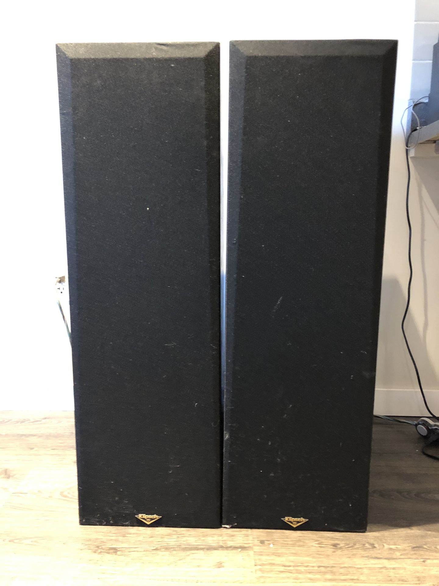 Klipsch KLF-10 loudspeakers has in great condition