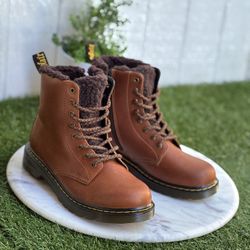 DR. Martens JUNIOR 1460 FAUX FUR LINED BOOTS size 4
