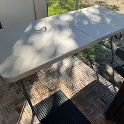 Fold out table
