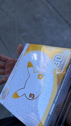 Pokémon 30th Celebration Elite Trainer Box