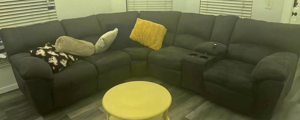 Beautiful Grey Sectional With Recliners
