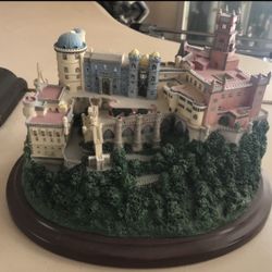 LENA GREAT CASTLES OF THE WORLD LIMITED EDITION STATUE [ LENOX 1997 ]