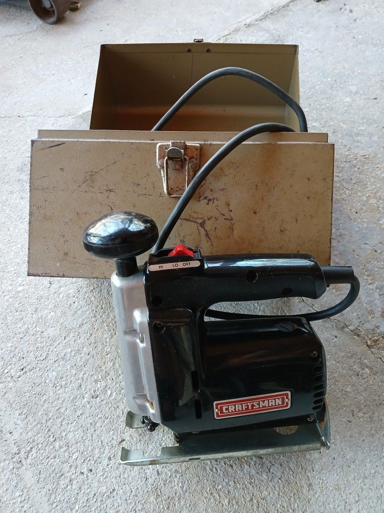Vintage Sears Craftsman Sabre Saw w/case