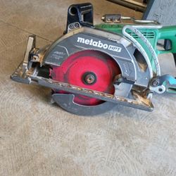 Metabo HPT 36V MultiVolt 7-1/4 Inch Rear Handle Circular Saw. 