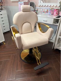 Salon chair