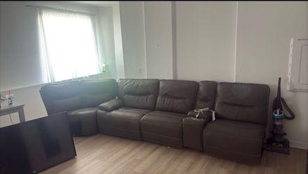 FREE SECTIONAL COUCH