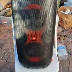 BOCINA JBL SEMINUEVA 