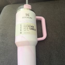 Stanley FlowState Quencher H2.0 Tumbler 40 oz Watercolor Tulle Pink 