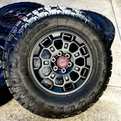 Like New Tundra TRD Pro 18” OEM Wheels w/ sensors and 35X12.5R18 Toyo Open Country AT3 90% Tread