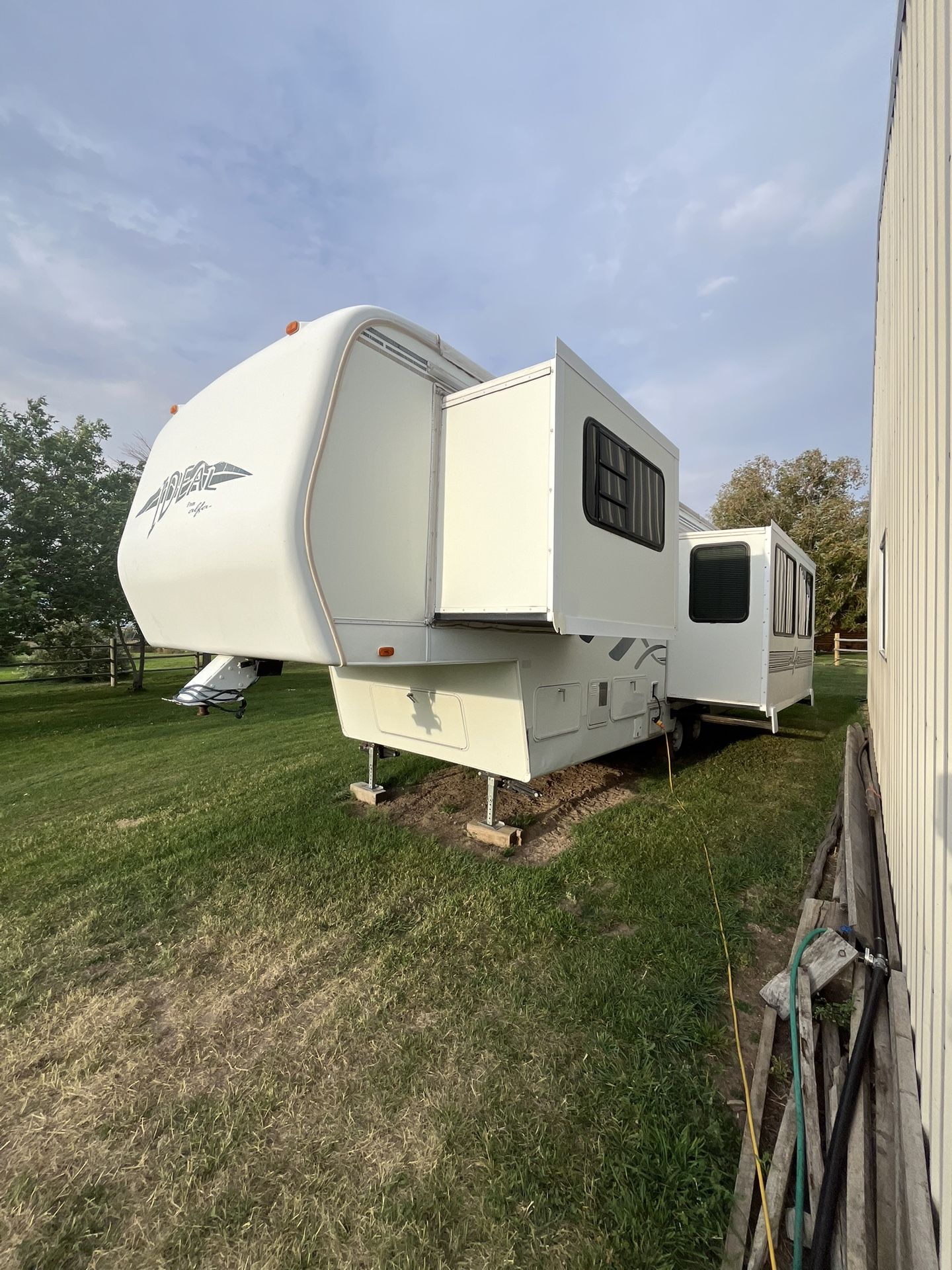 32’ Alfa 5th Wheel