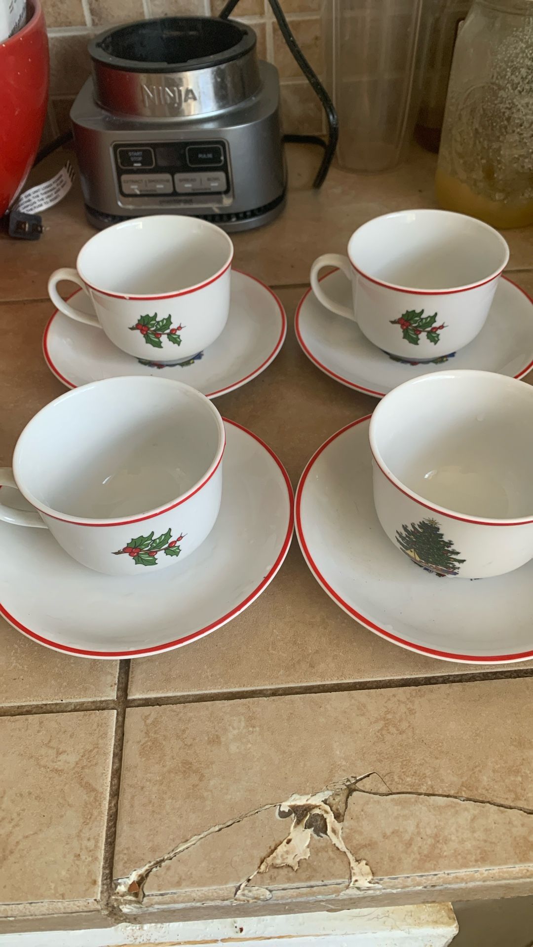 Cuthbertson American Christmas Tree Made In China Set Of 4 With Saucers