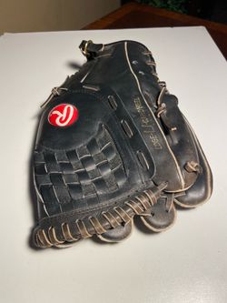 Nice Rawlings RSGXLB Leather Deep Well Pocket Softball Glove. Fits the Rt Hand