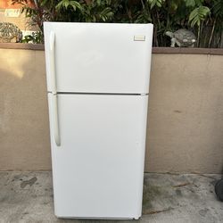 Frigidaire Fridge White 18cu Ft 30x30x66🛑👍3 MONTHS WARRANTY