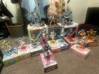 Hatsune miku figure collection